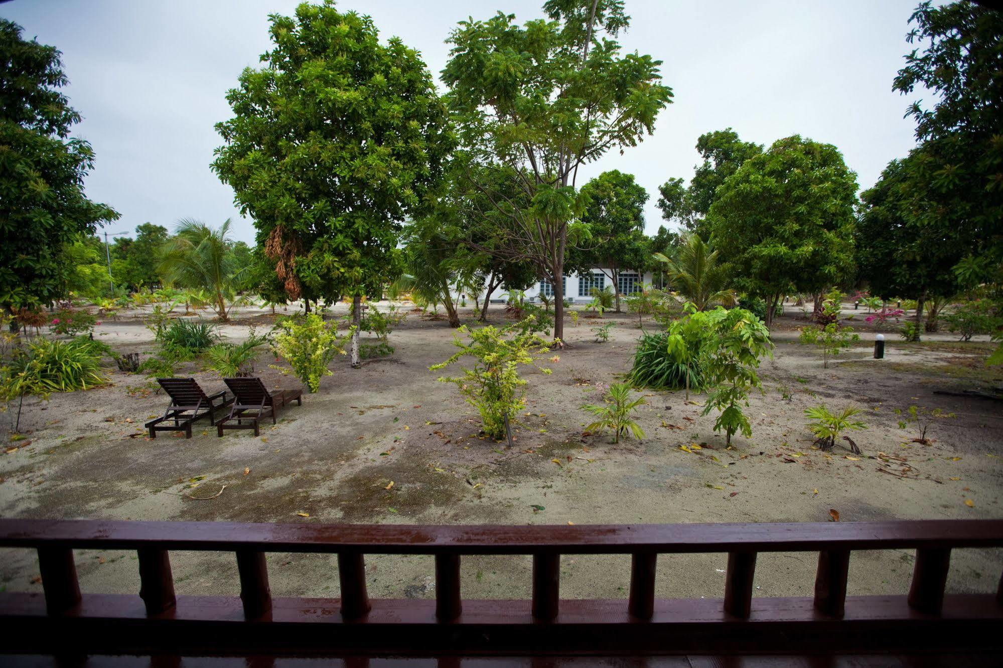 Pom Pom Island Resort Extérieur photo